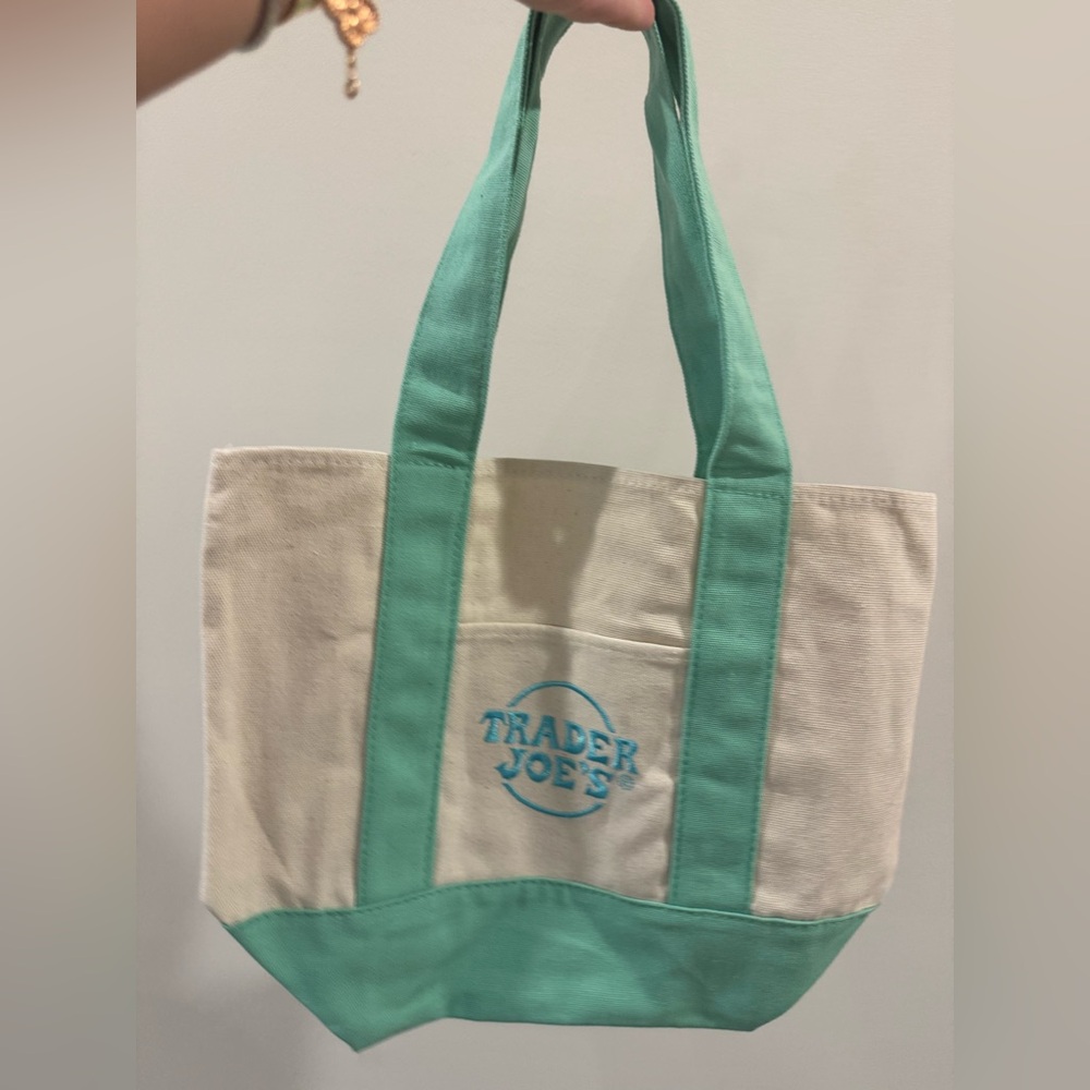 New Trader Joe’s Limited Edition Viral Pastel Mini Canvas Tote Bag Green - Picture 2 of 2